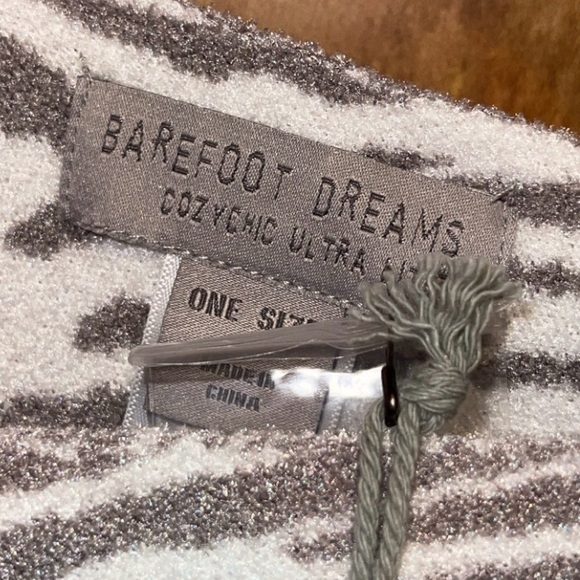 Barefoot Dreams Animal Print Poncho - Picture 5 of 6